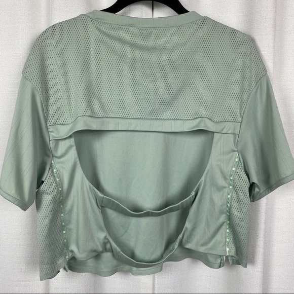 Gymshark - Recess Open Back Short Sleeve Crop Top - Green - Large - Picture 8 of 9